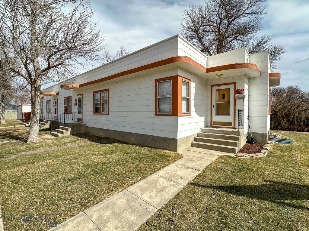 701 6th Street N Property Photo 1