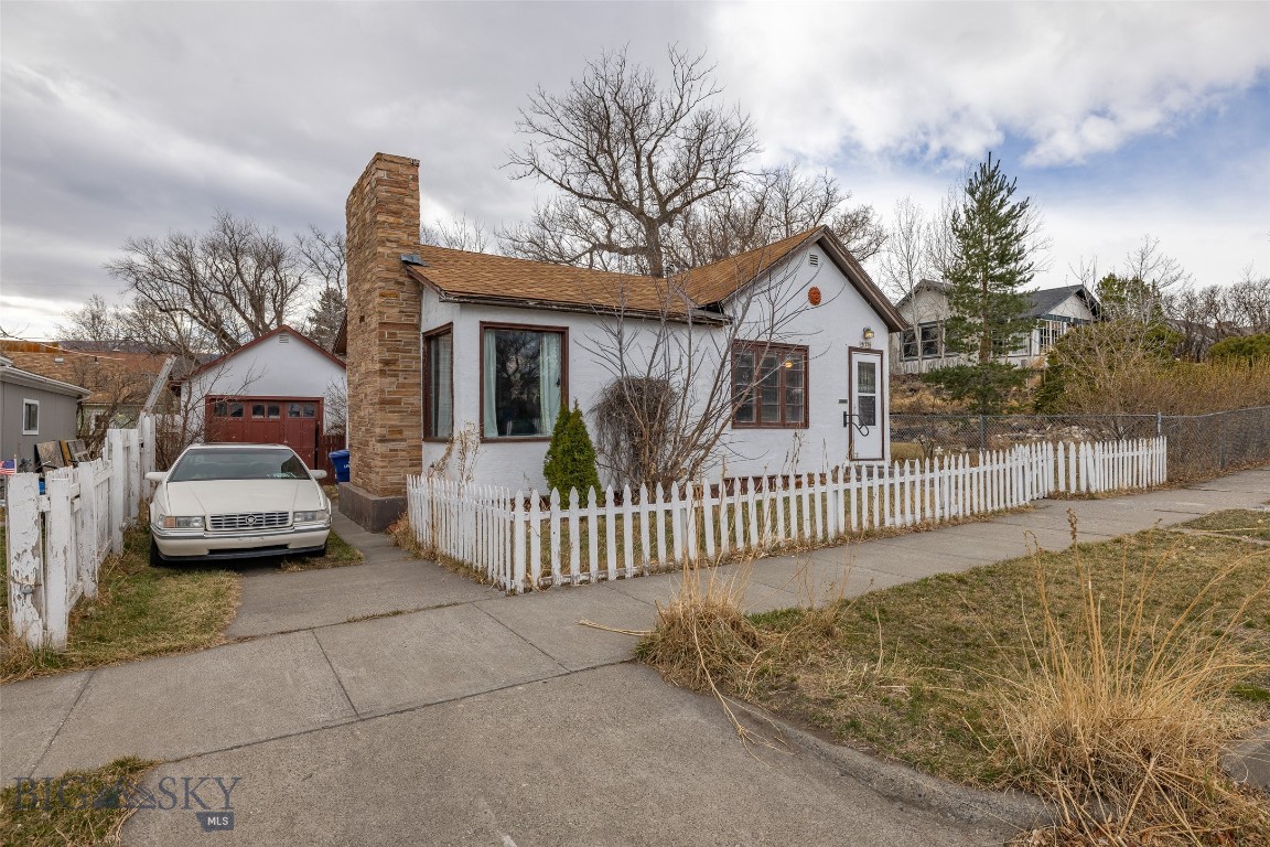 226 S E Street Property Photo 2