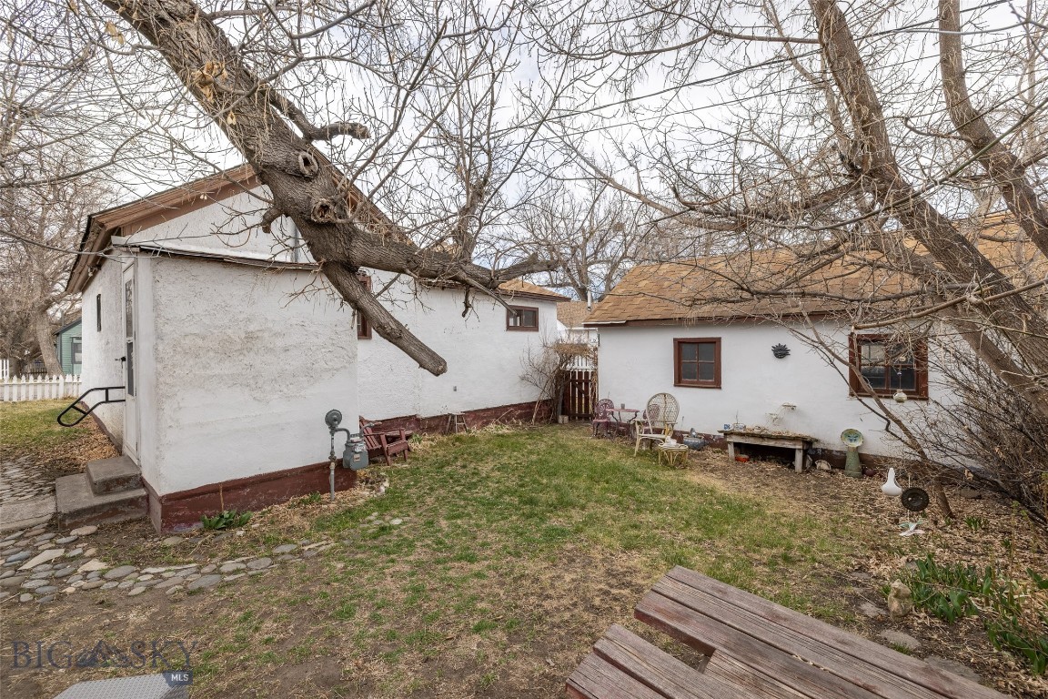 226 S E Street Property Photo 6