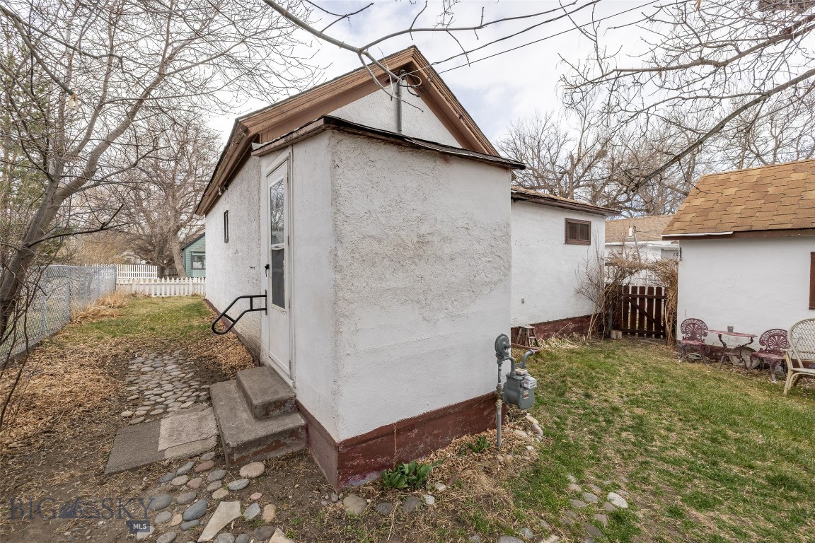 226 S E Street Property Photo 7