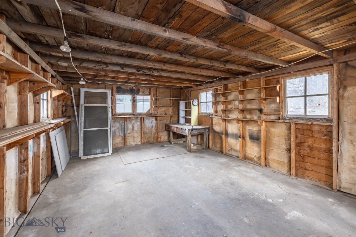 226 S E Street Property Photo 9