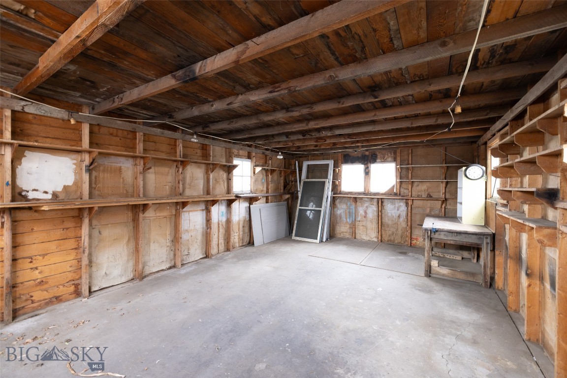 226 S E Street Property Photo 10