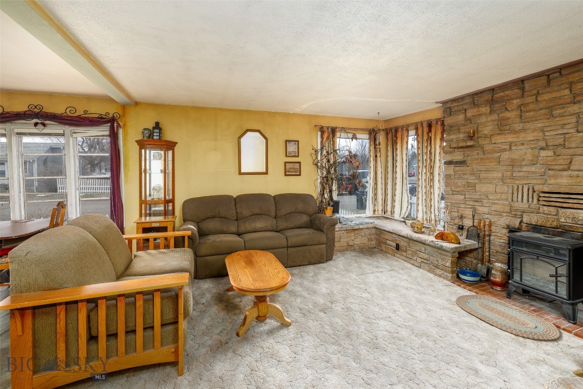 226 S E Street Property Photo 12