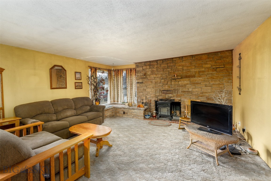 226 S E Street Property Photo 13
