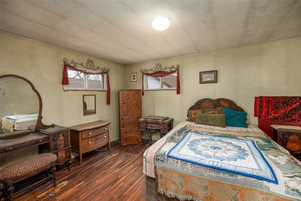 226 S E Street Property Photo 14