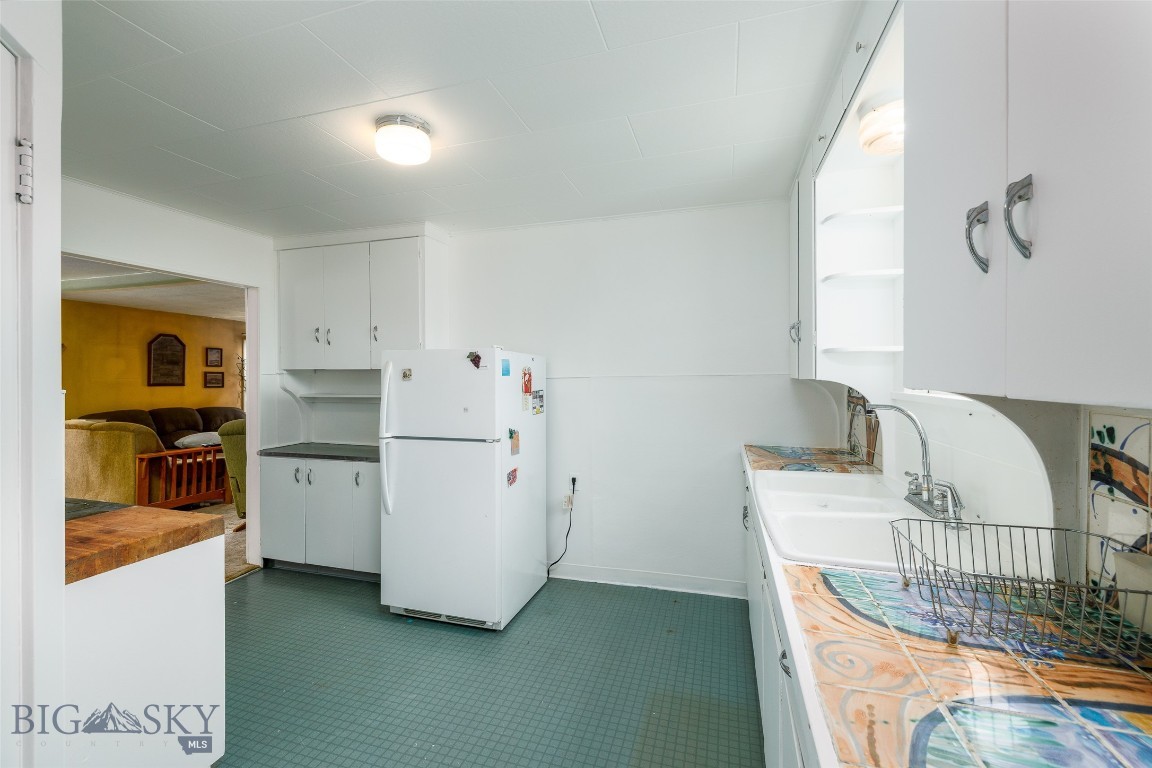 226 S E Street Property Photo 16