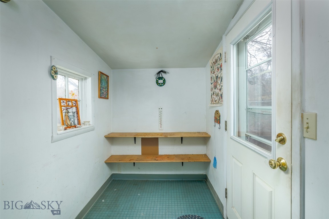 226 S E Street Property Photo 19