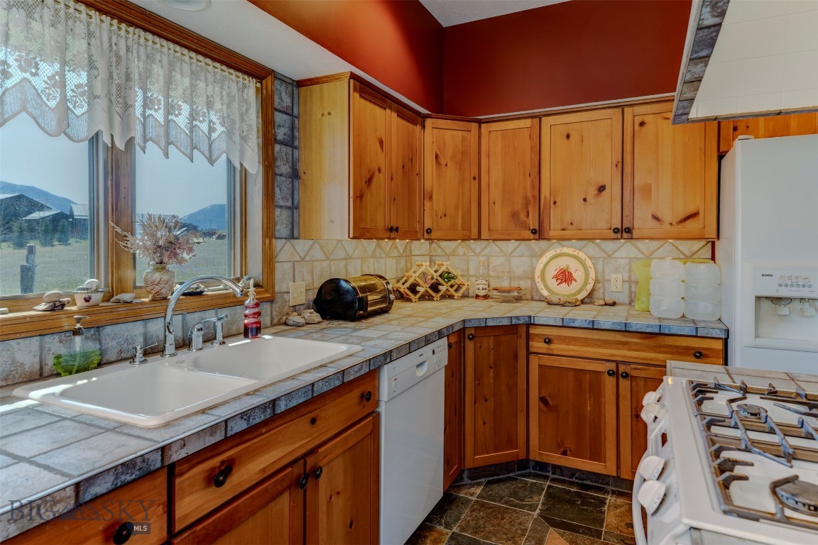 52 Eastep Lane Property Photo 15