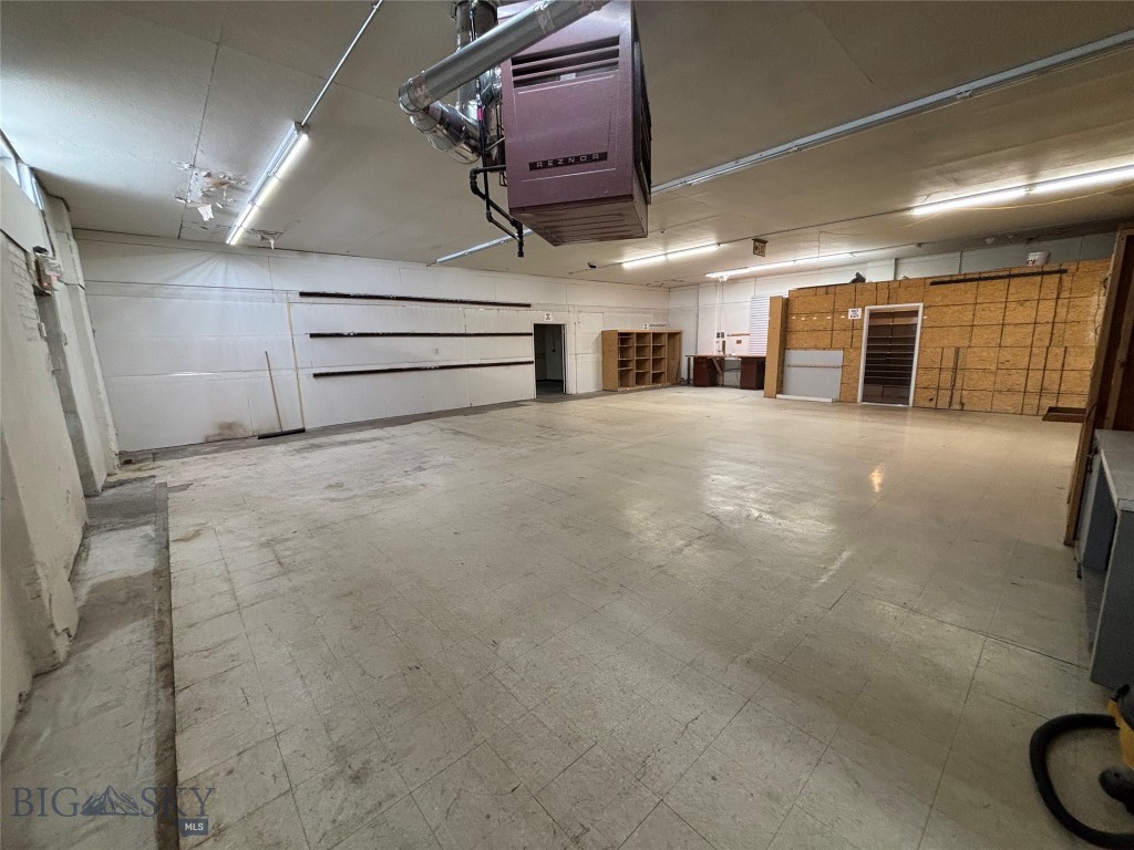 200 E Commercial Property Photo 14