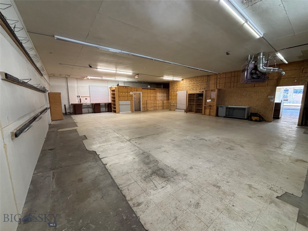 200 E Commercial Property Photo 15
