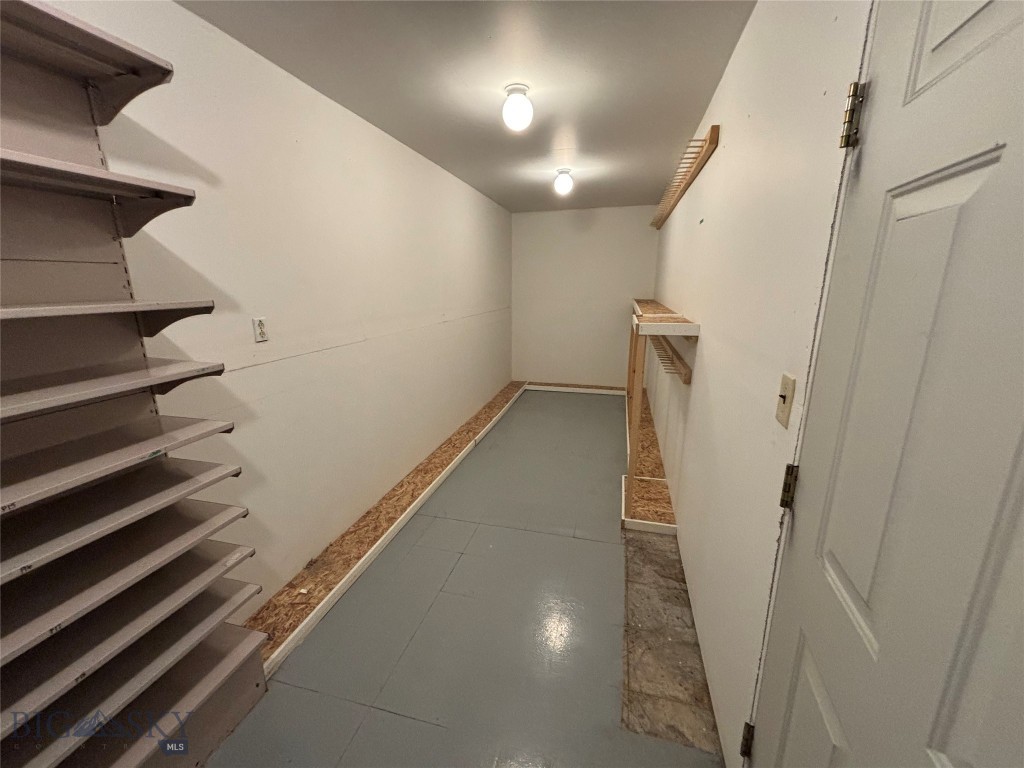 200 E Commercial Property Photo 19