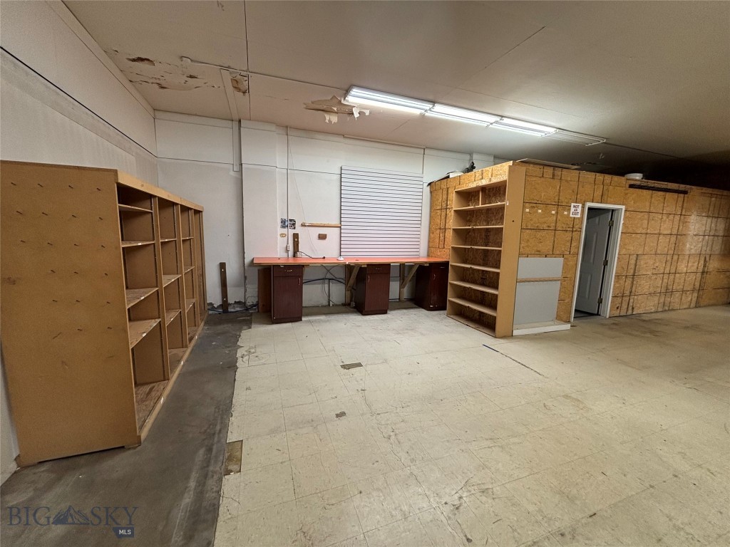 200 E Commercial Property Photo 21