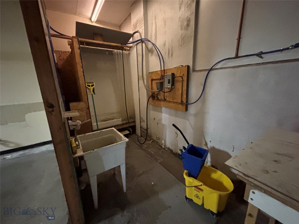 200 E Commercial Property Photo 22