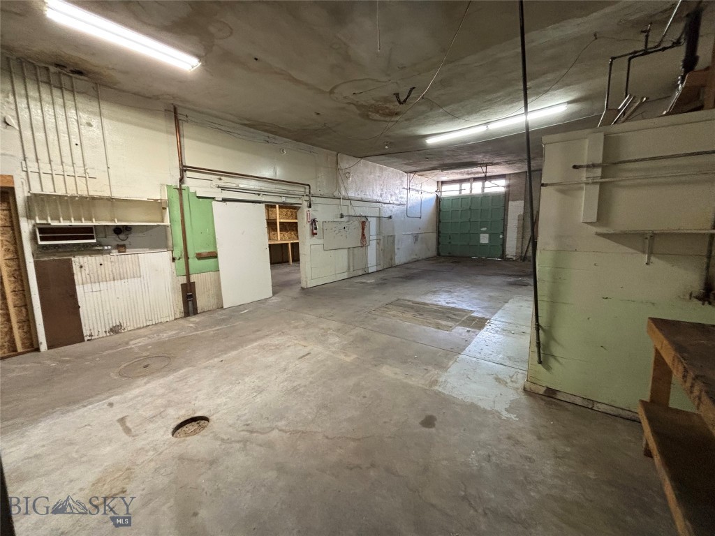 200 E Commercial Property Photo 26