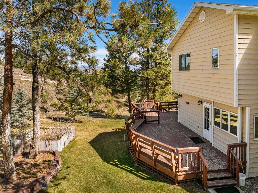 1059 State Highway 282 Property Photo 6
