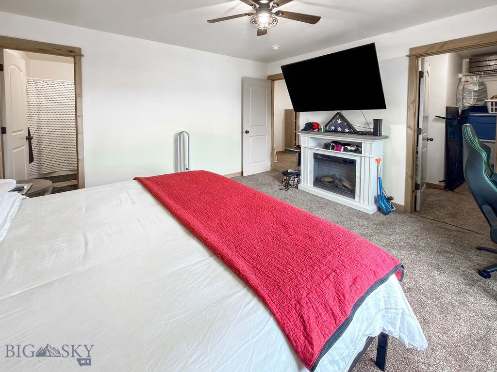 23 Prairie Grass B Property Photo 11