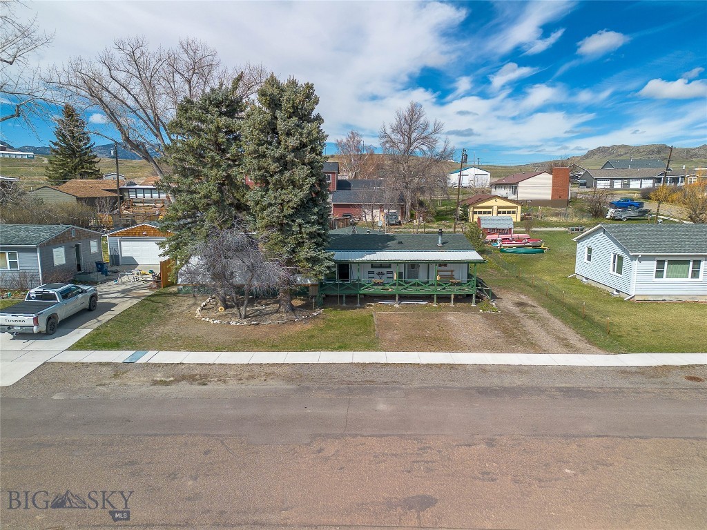 311 2nd Street S Property Photo 1