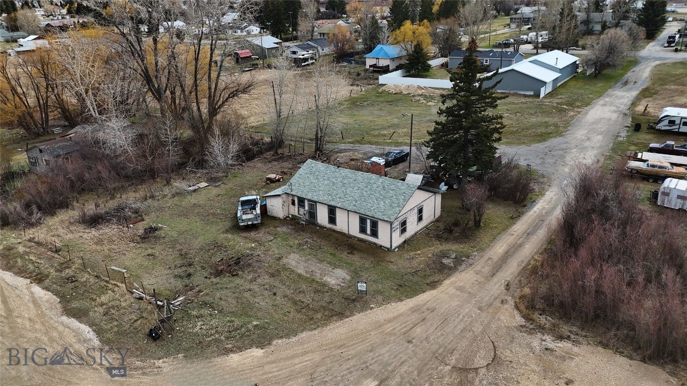 2400 Delaware Avenue Property Photo 1