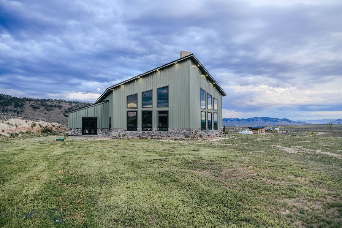 22869 Mt Highway 278 Property Photo 3