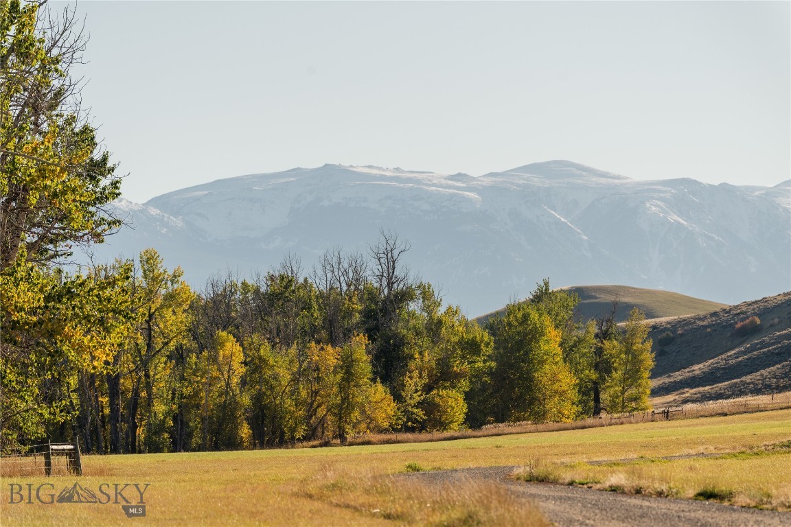 104 Running River Way Property Photo 8