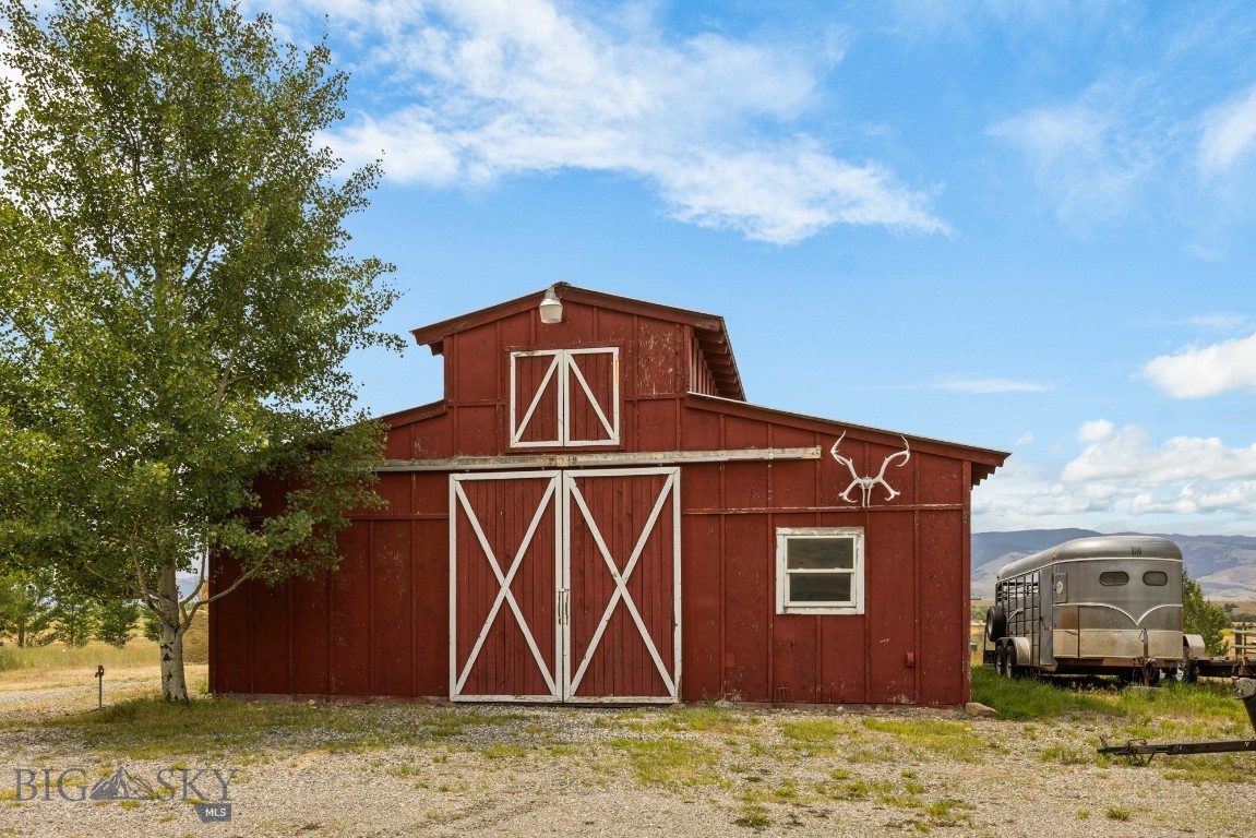 1921 E River Road Property Photo 18
