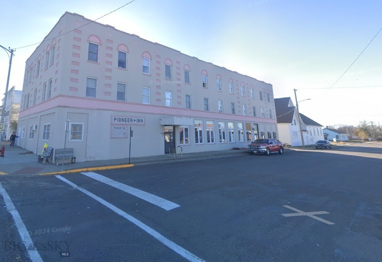 101 2nd Avenue W Property Photo 1