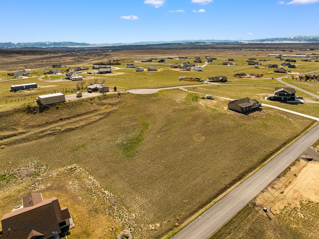 60 Wheatland Meadows Drive Property Photo 4