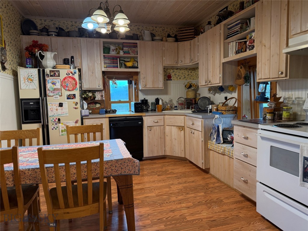 185 Howie Property Photo 21