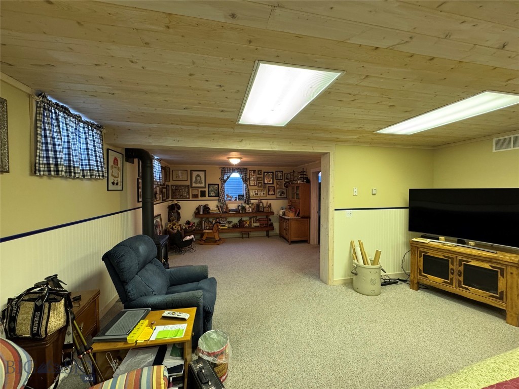 185 Howie Property Photo 30