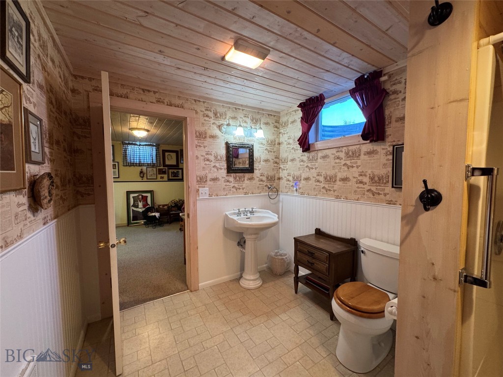 185 Howie Property Photo 32