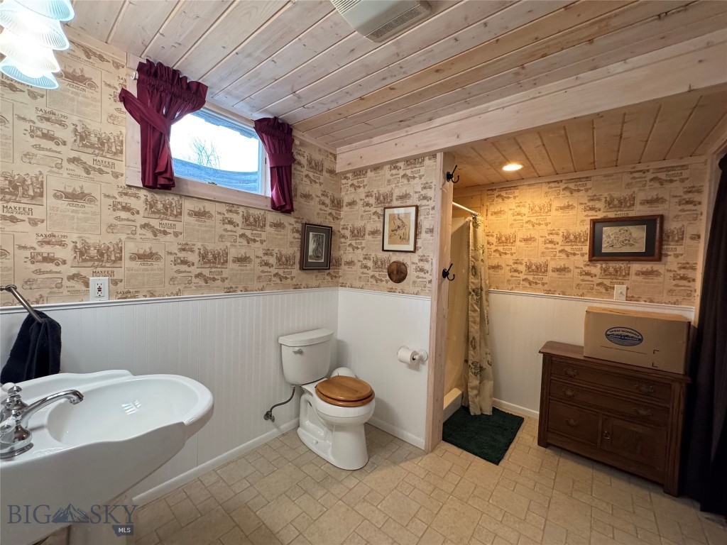 185 Howie Property Photo 33