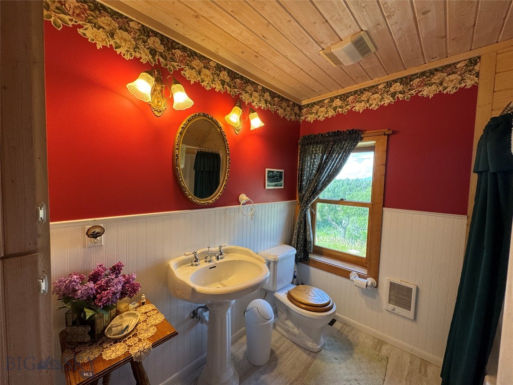 185 Howie Property Photo 36