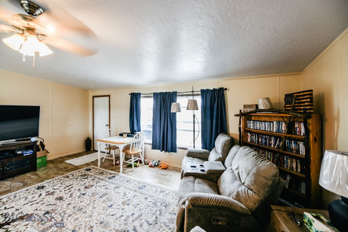2000 Rock Creek Road Property Photo 11