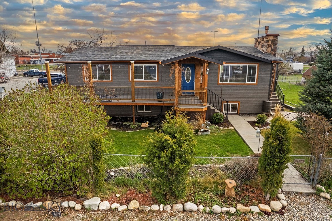209 4th Street Property Photo 2