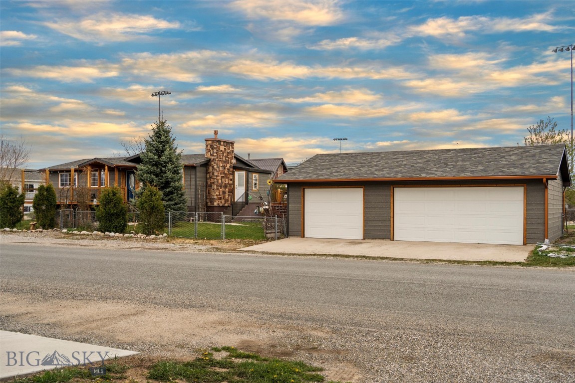 209 4th Street Property Photo 5