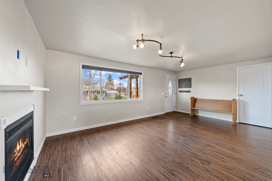 209 4th Street Property Photo 14