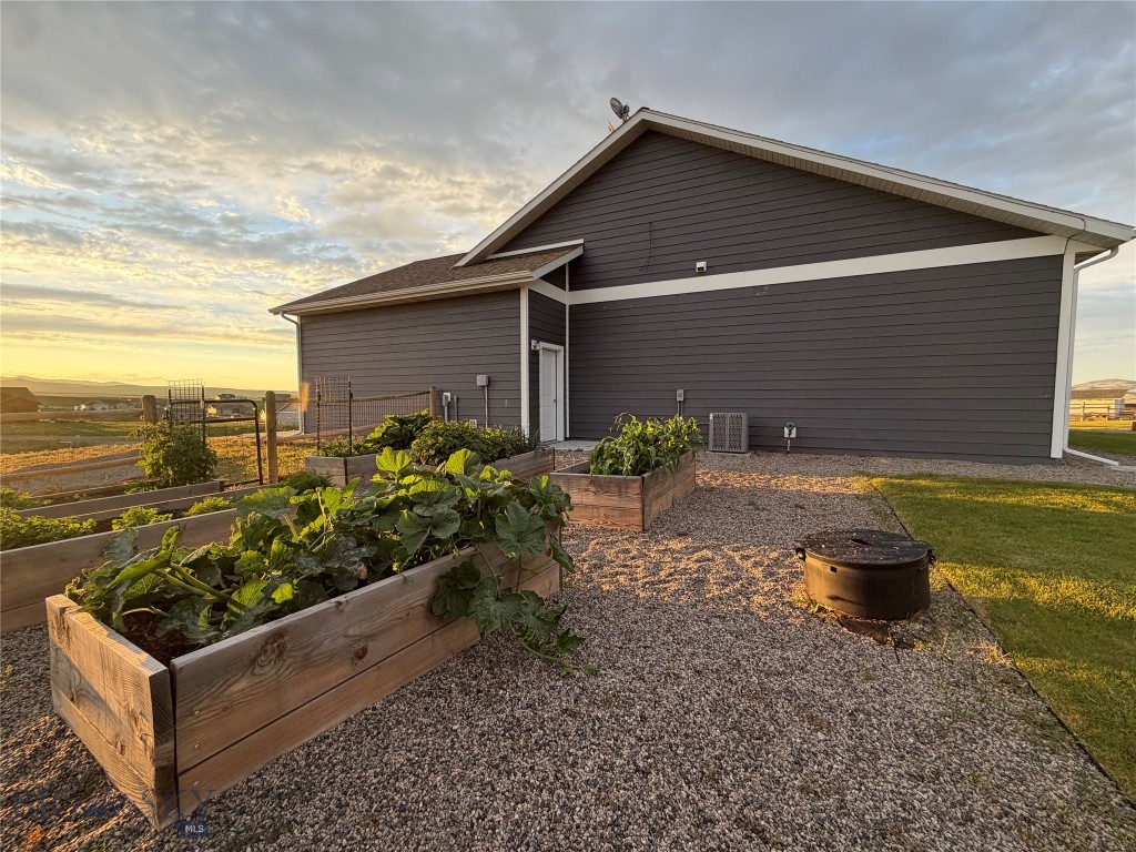 37 Santa Fe Property Photo 6
