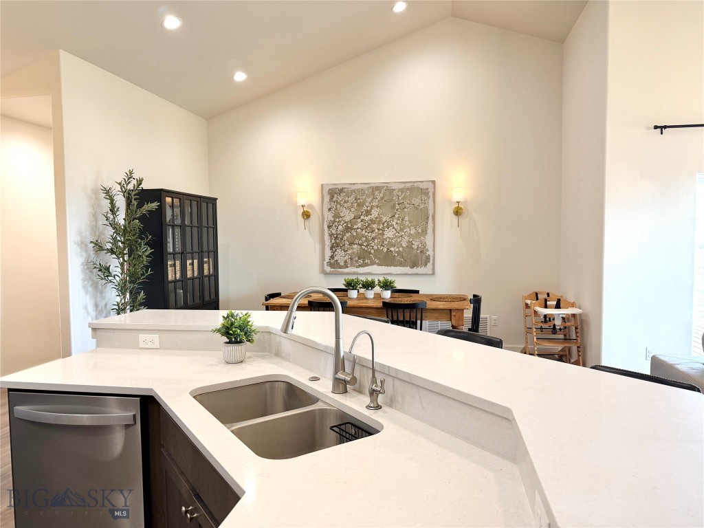37 Santa Fe Property Photo 15