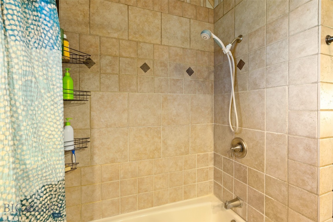 707 Montana Street Property Photo 24