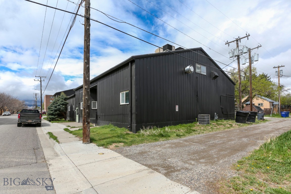 329 S B Street Property Photo 4