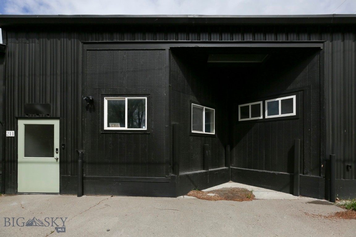 329 S B Street Property Photo 6