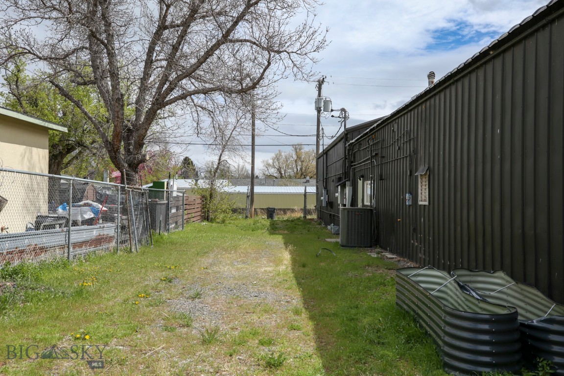 329 S B Street Property Photo 7