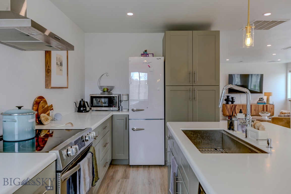 329 S B Street Property Photo 14