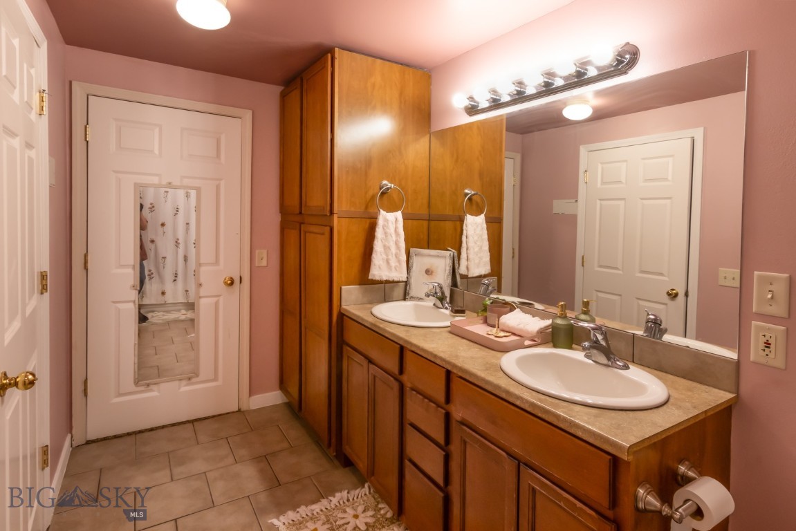 1123 N River Rock Drive 2 Property Photo 37