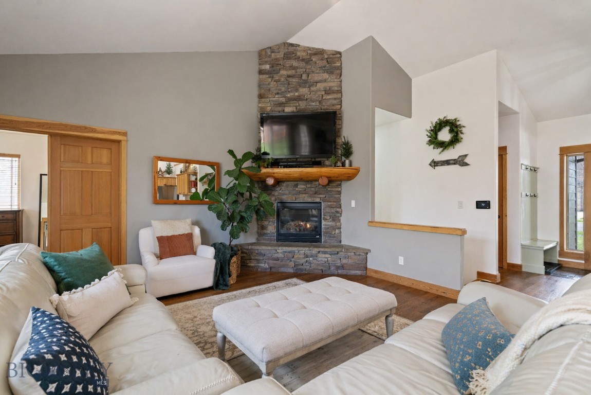 16 Harvester Lane Property Photo 2
