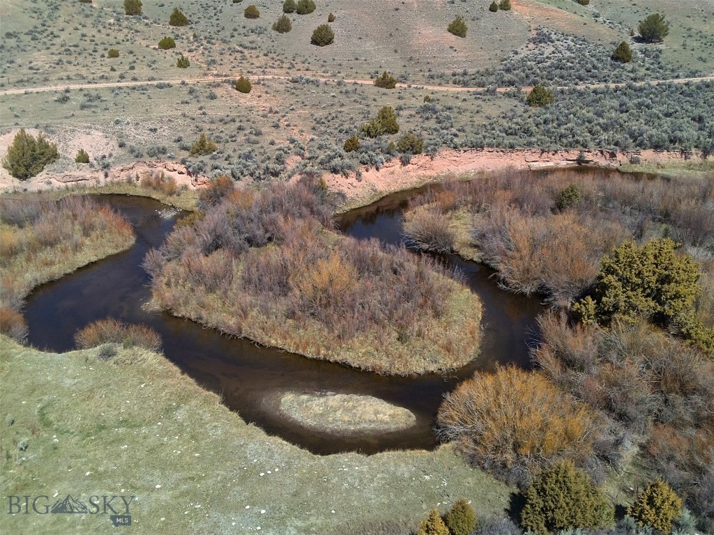 6275 Lower Grasshopper Road Property Photo 3