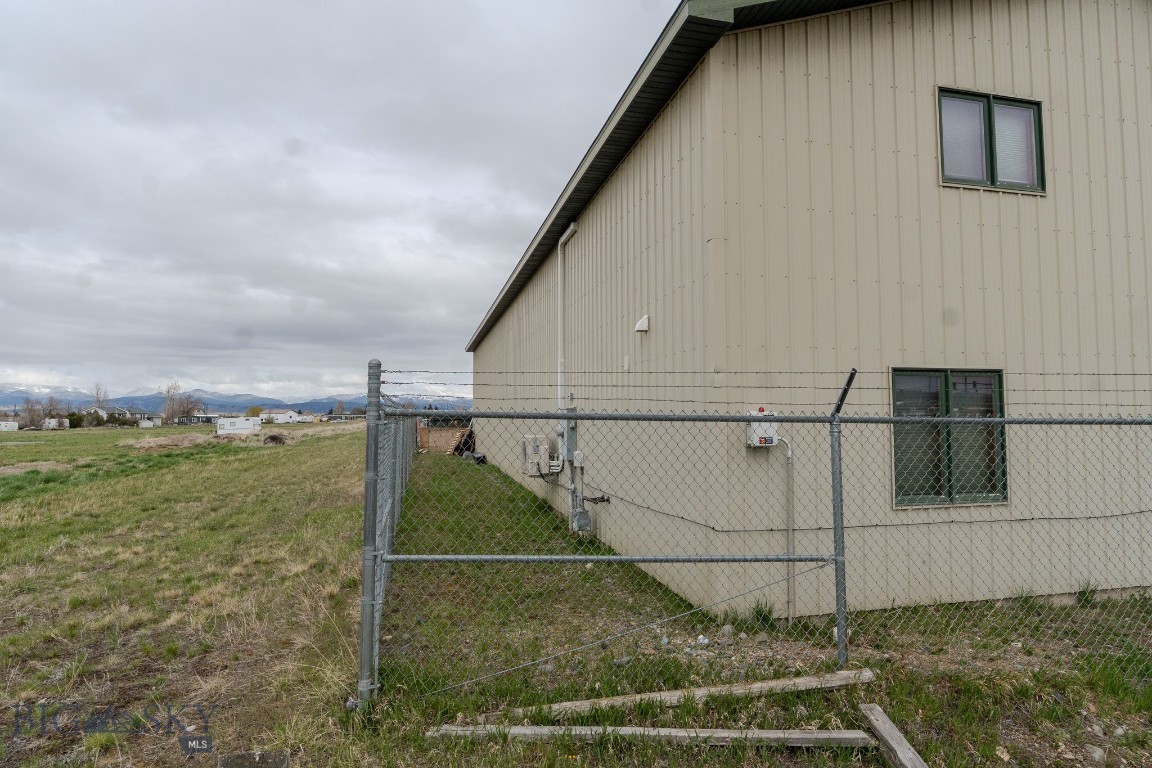 3012 L Drive Property Photo 18