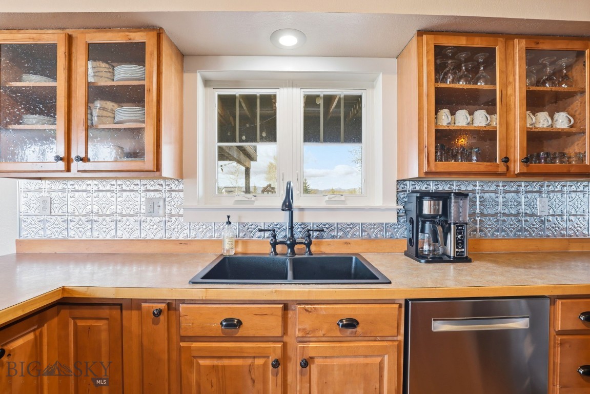 646 Hulbert Road W Property Photo 17