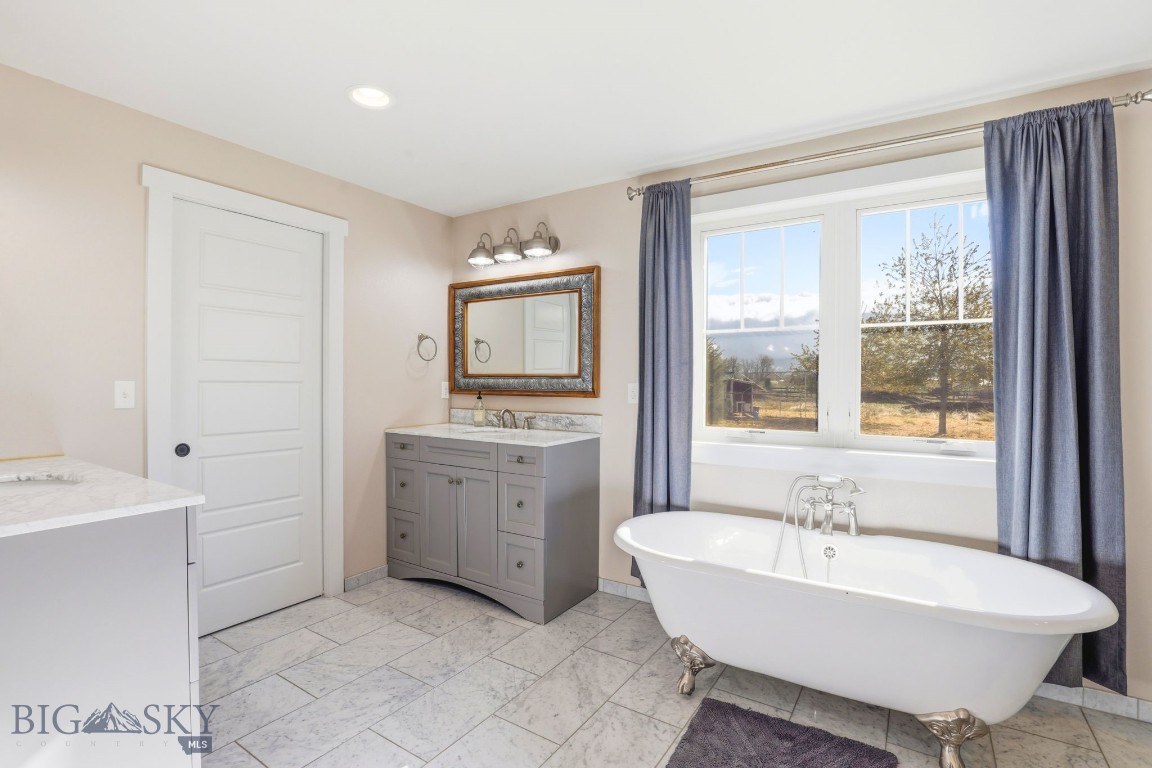 646 Hulbert Road W Property Photo 29