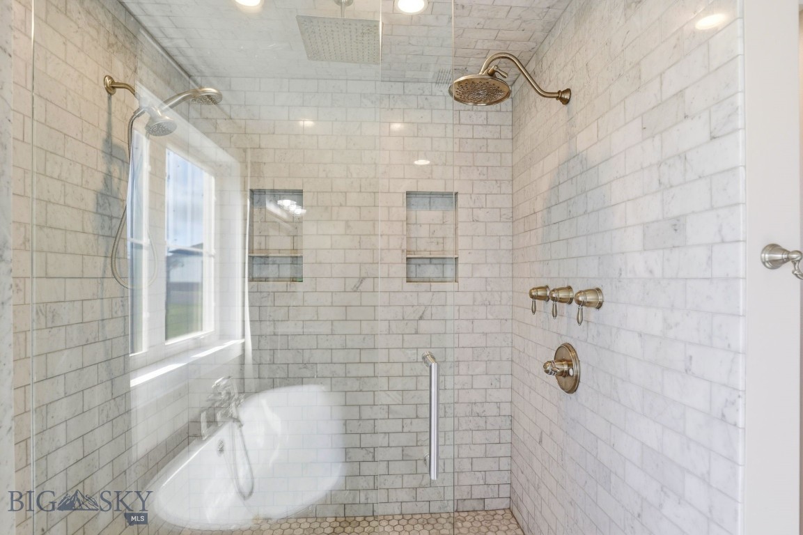 646 Hulbert Road W Property Photo 32